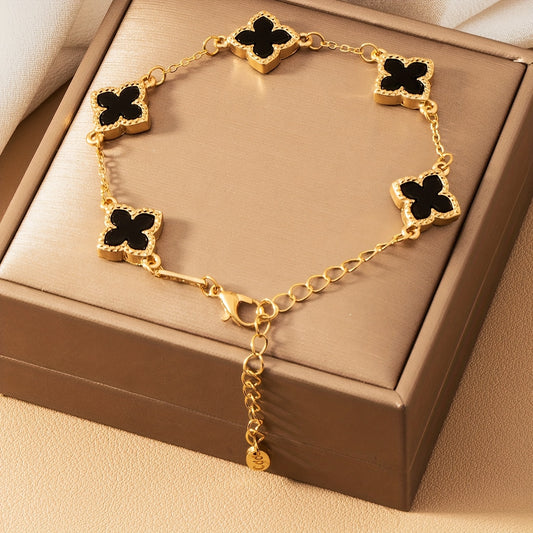 Bracelet porte-bonheur — chaîne dorée, trèfle