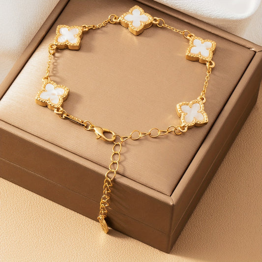 Bracelet porte-bonheur — chaîne dorée, trèfle